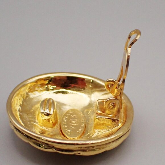 CHANEL CC Logo Matelasse Round Button Earrings 25 Clip-On Gold Vintage - Picture 8 of 11